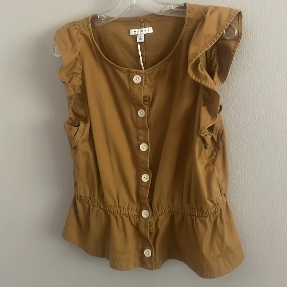 Free Assembly Flutter Sleeve Top Size Large - Picture 2 of 9